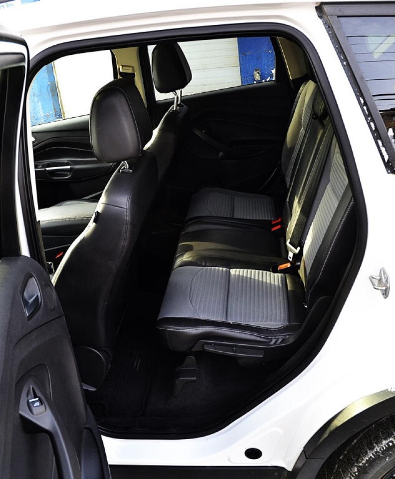 2017 Ford Escape SE 4dr 4x4 Automatic Photo