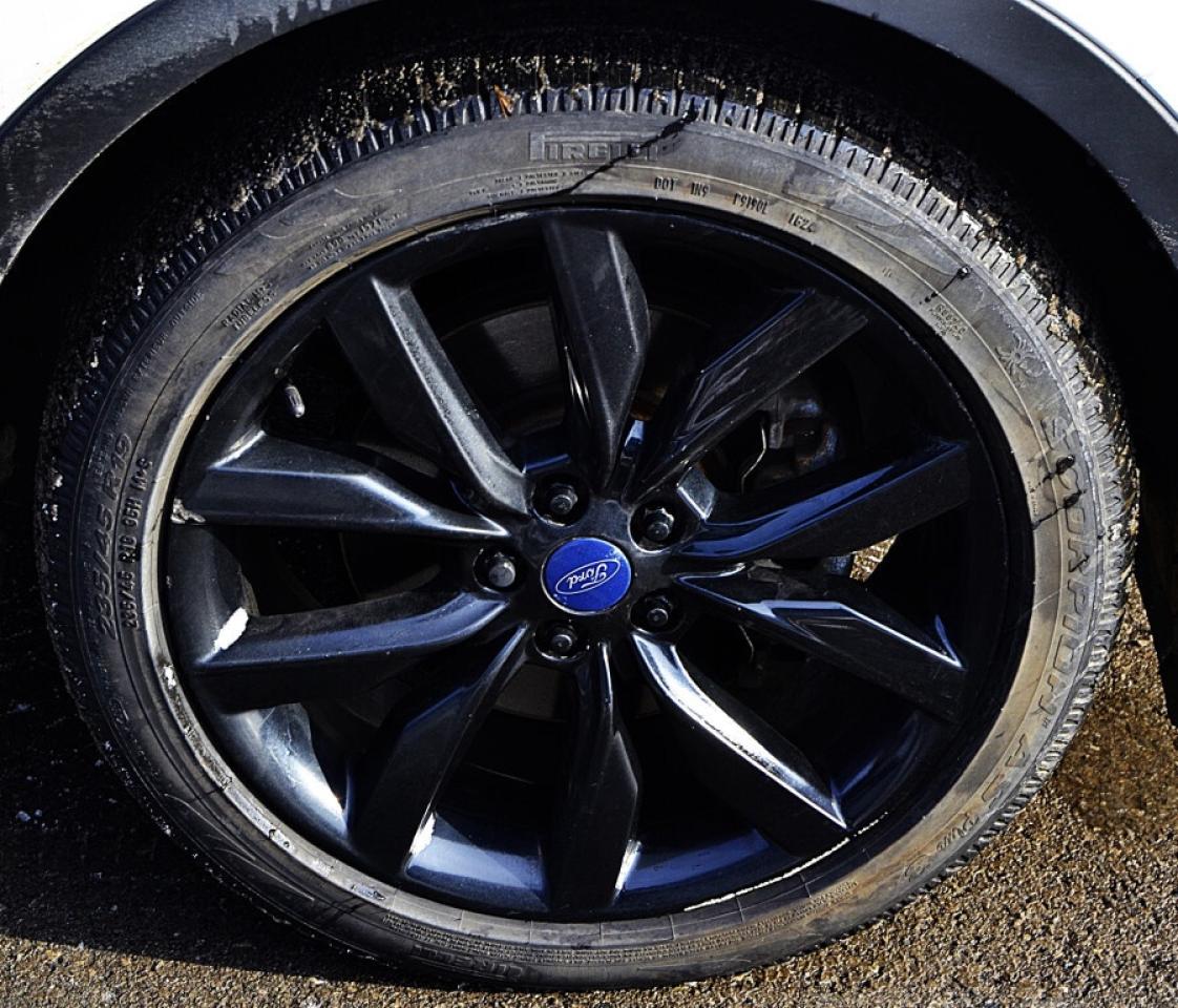 2017 Ford Escape SE 4dr 4x4 Automatic Photo