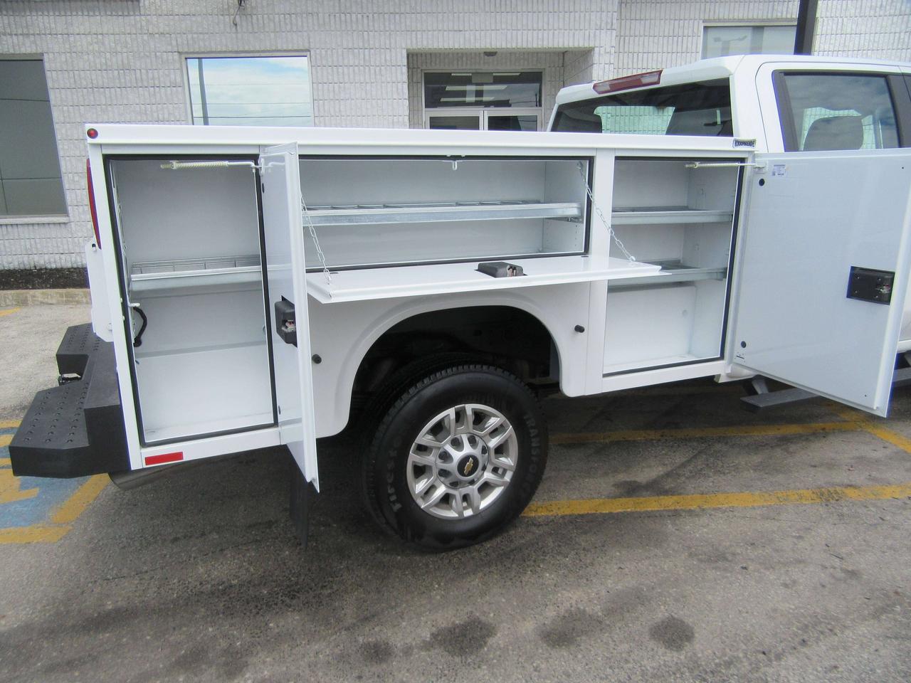 2025 Chevrolet ChevroletSilverado 4X4 CREW CAB  NEW SERVICE/UTILITY BODY Photo2