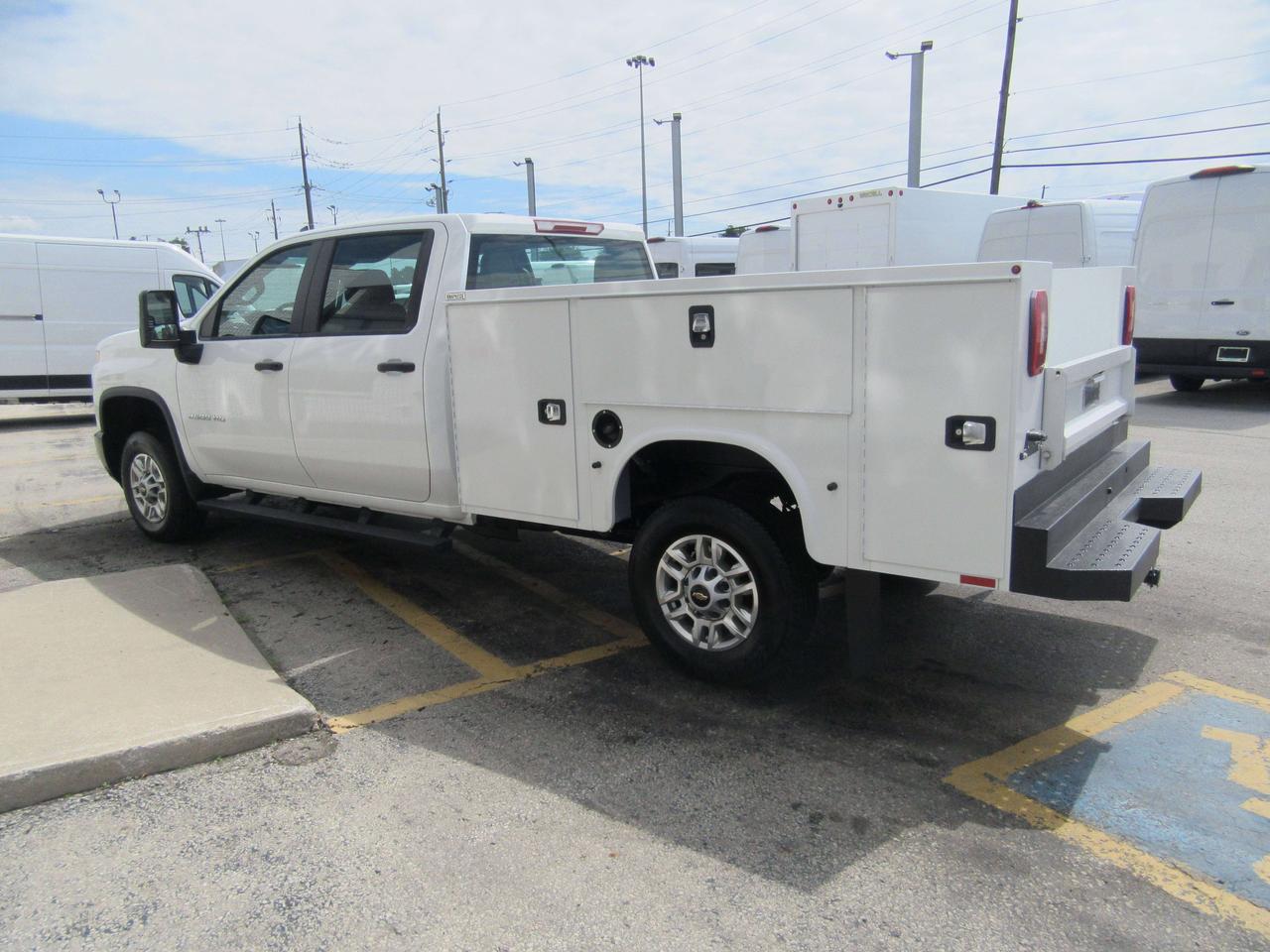 2025 Chevrolet ChevroletSilverado 4X4 CREW CAB  NEW SERVICE/UTILITY BODY Photo