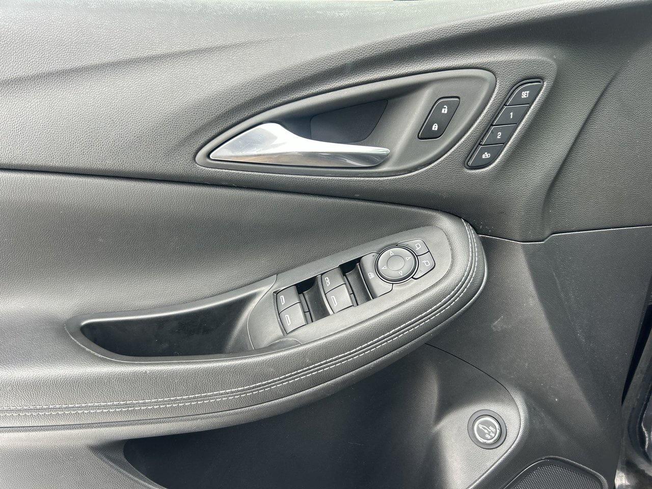 2024 Buick Encore GX Avenir Winter Tire Package Moonroof Adaptive Cruis Photo