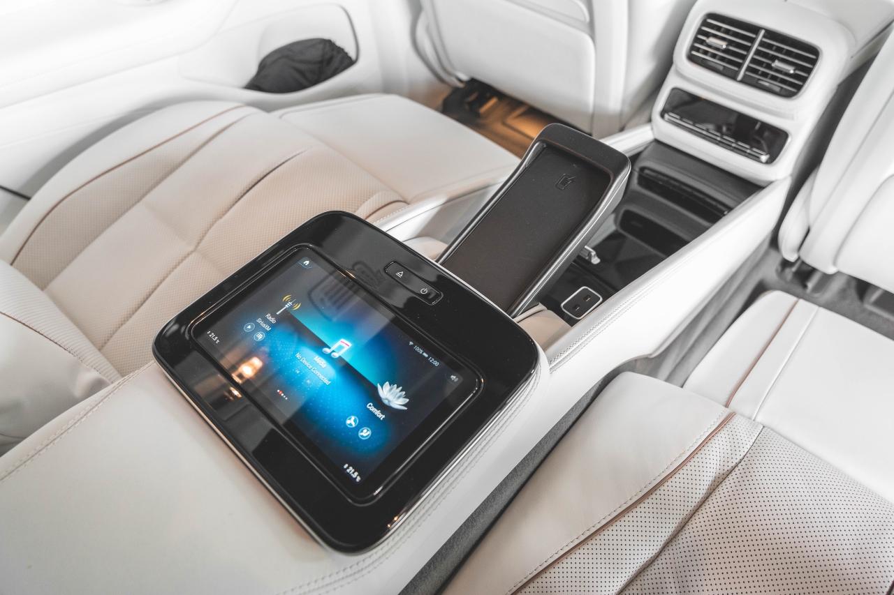 2023 Mercedes-Benz GLS Maybach GLS 600 4MATIC SUV Photo