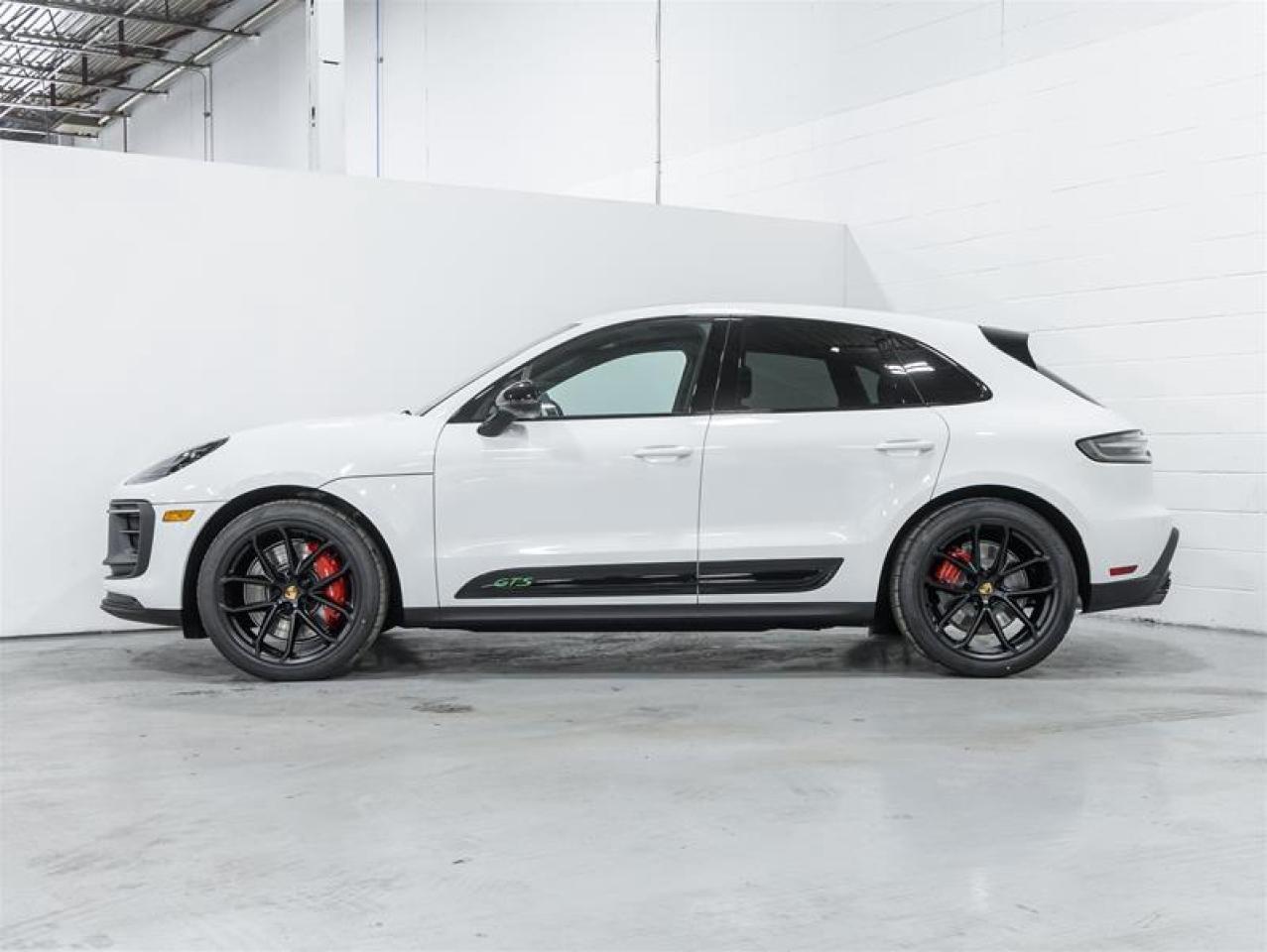2026 Porsche Macan  Photo