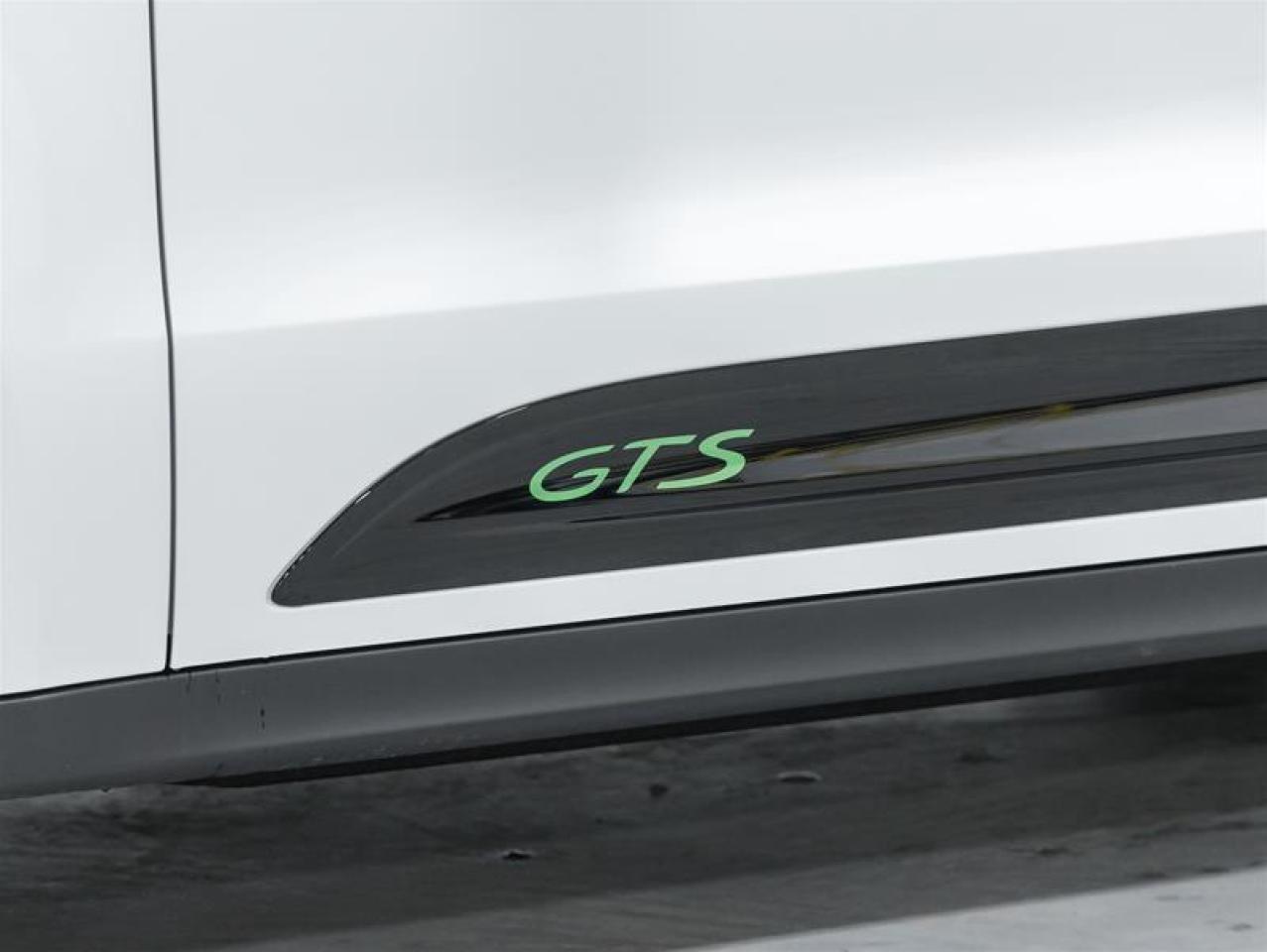 2026 Porsche Macan  Photo