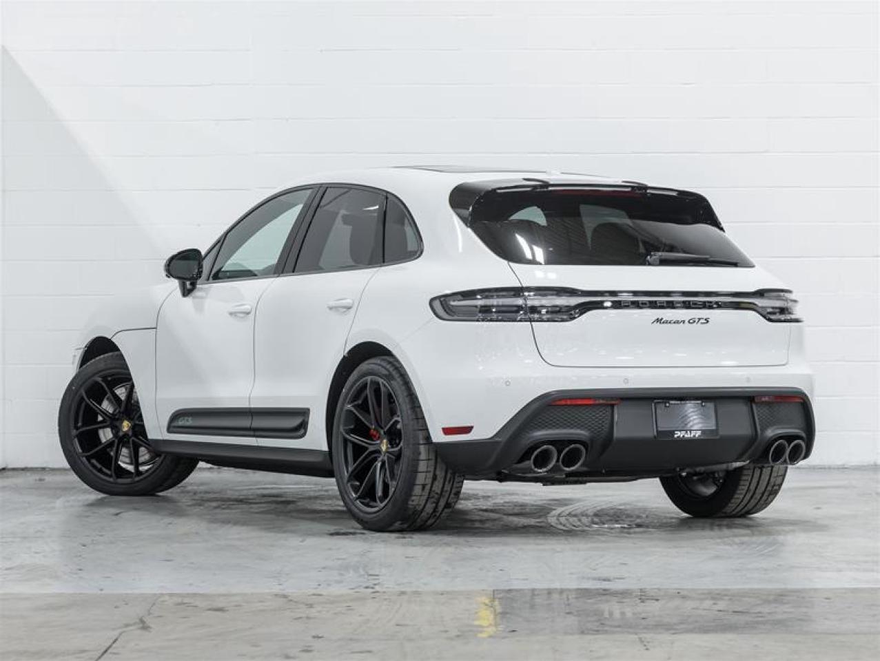 2026 Porsche Macan  Photo