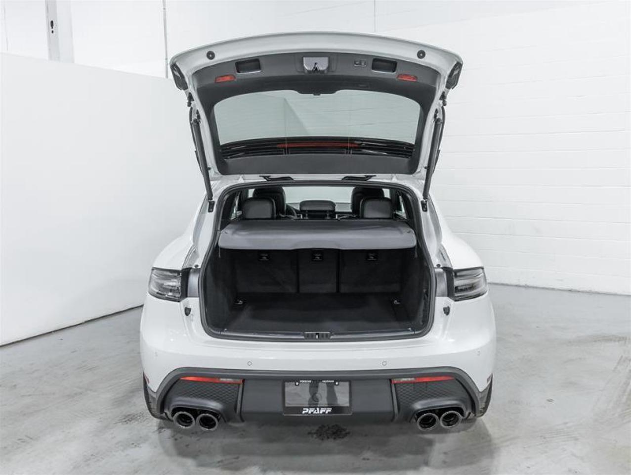 2026 Porsche Macan  Photo