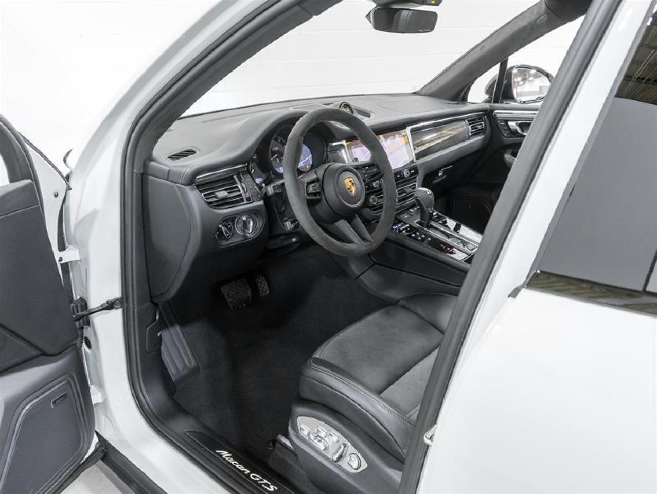 2026 Porsche Macan  Photo