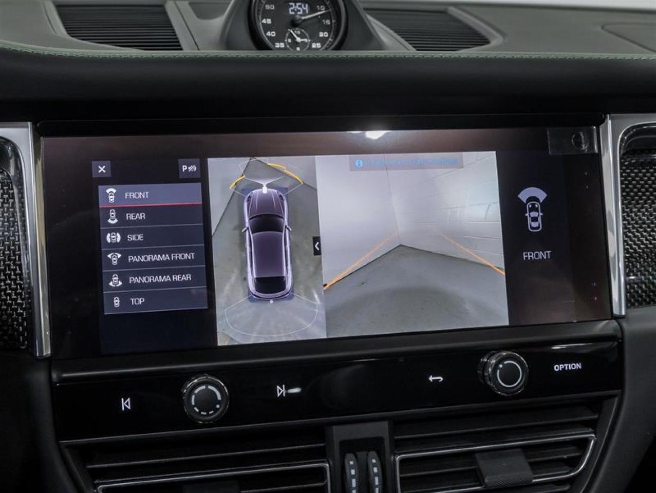 2026 Porsche Macan  Photo