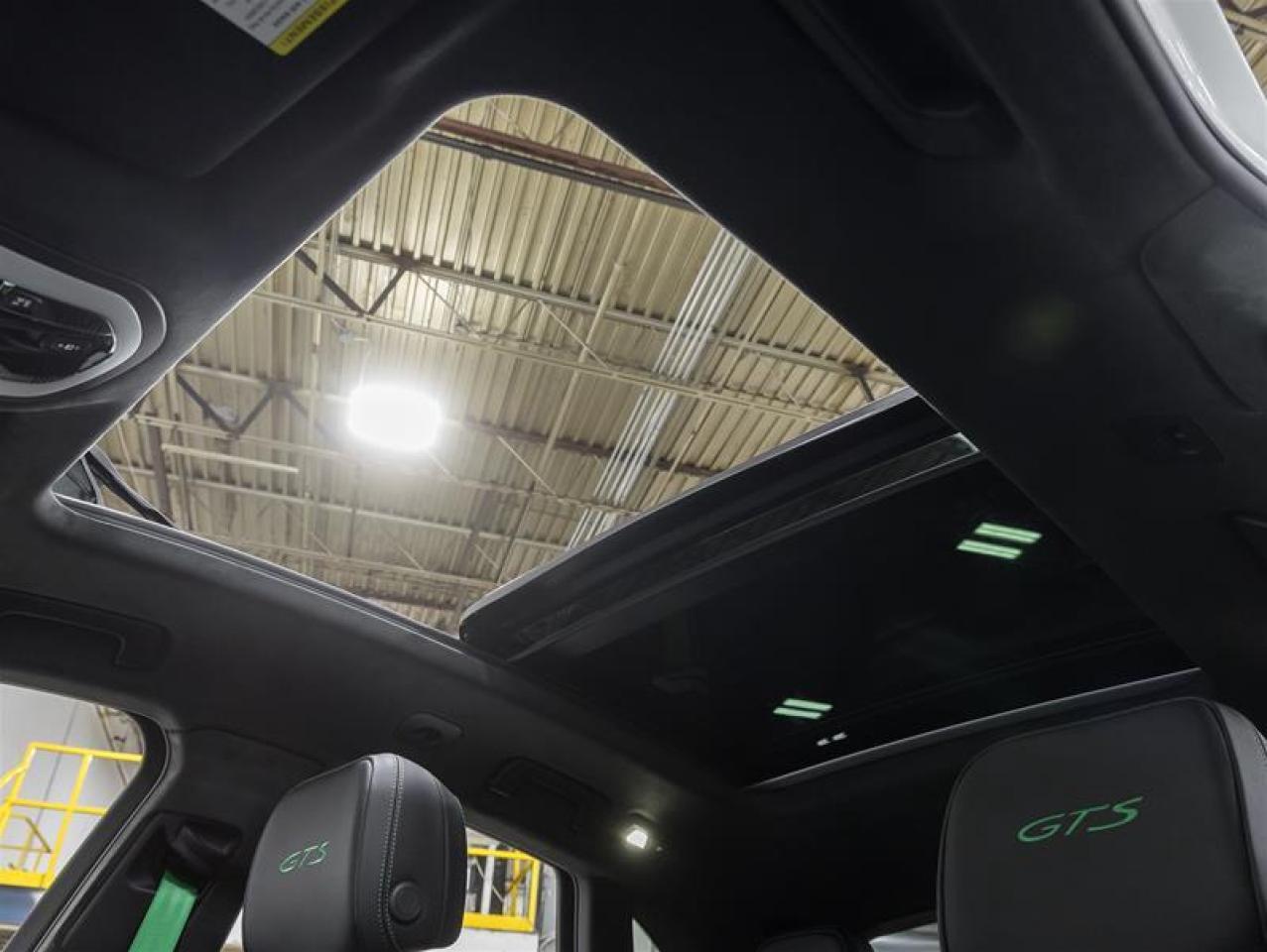 2026 Porsche Macan  Photo