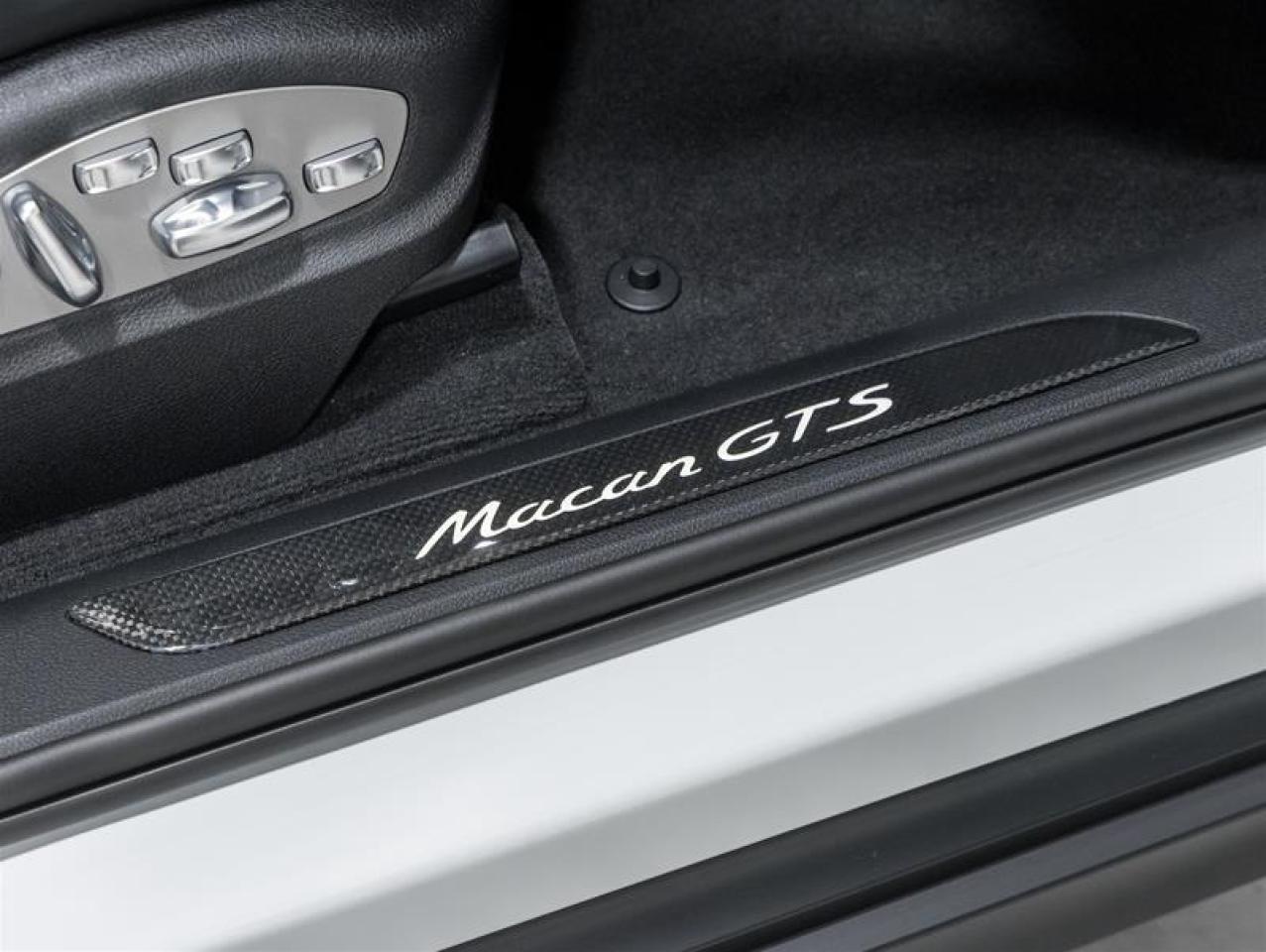 2026 Porsche Macan  Photo