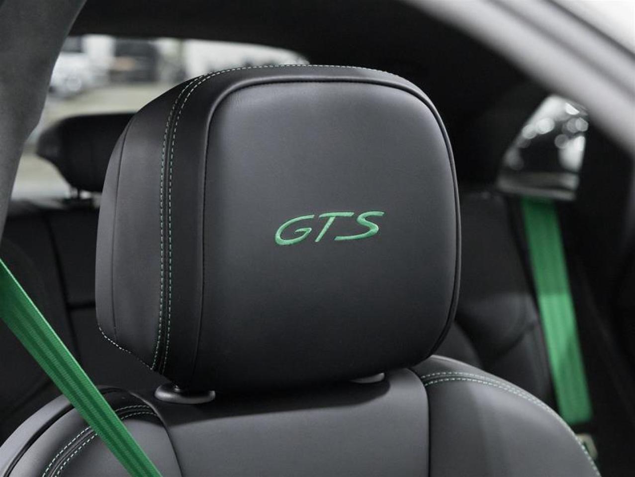 2026 Porsche Macan  Photo