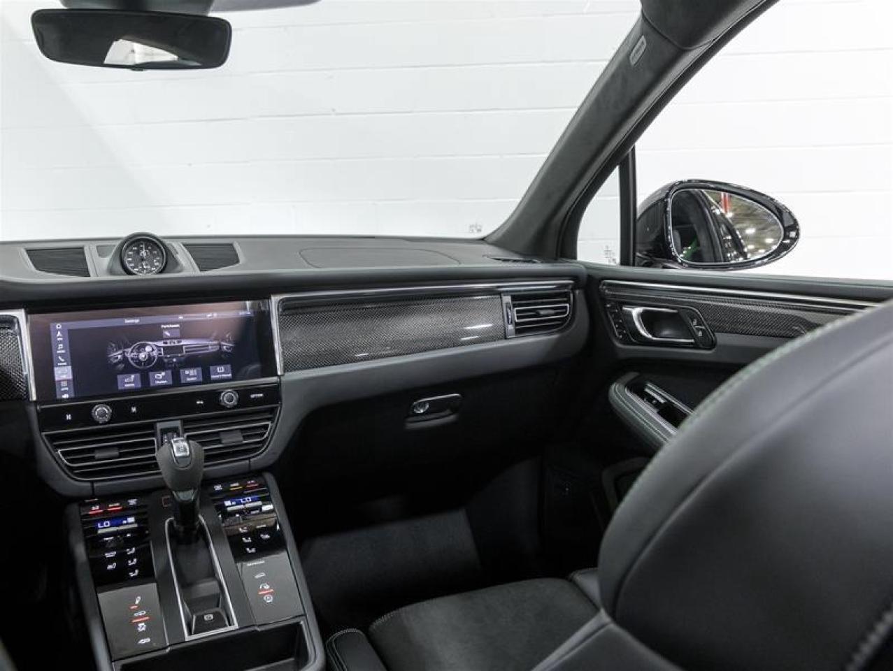 2026 Porsche Macan  Photo