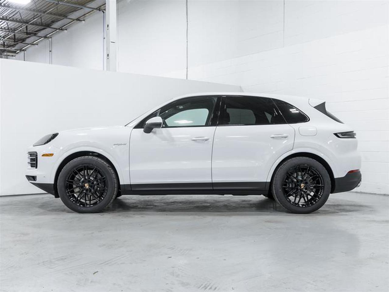 2026 Porsche Cayenne  Photo3