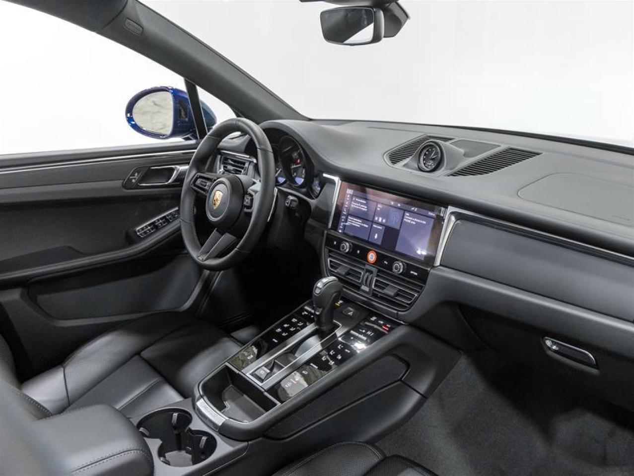 2026 Porsche Macan  Photo