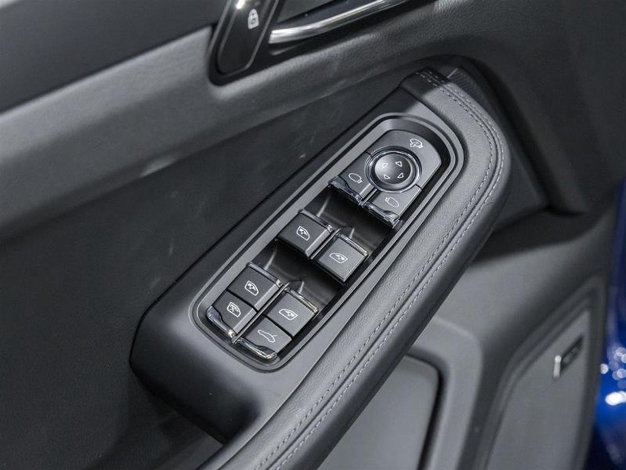 2026 Porsche Macan  Photo