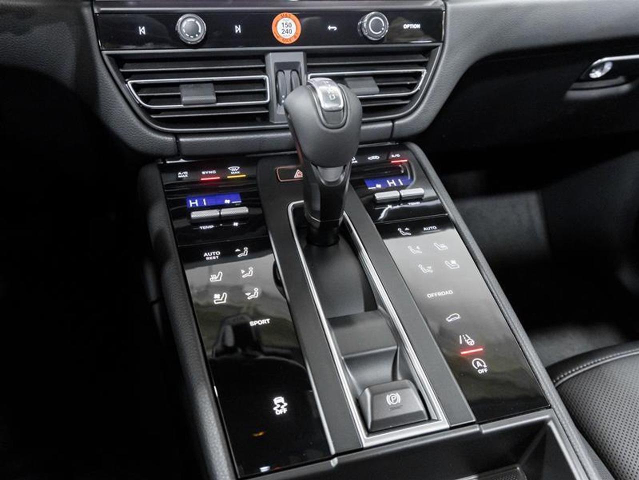 2026 Porsche Macan  Photo
