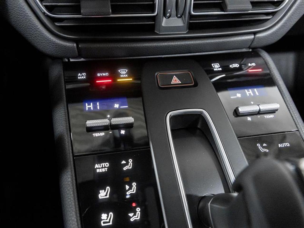 2026 Porsche Macan  Photo