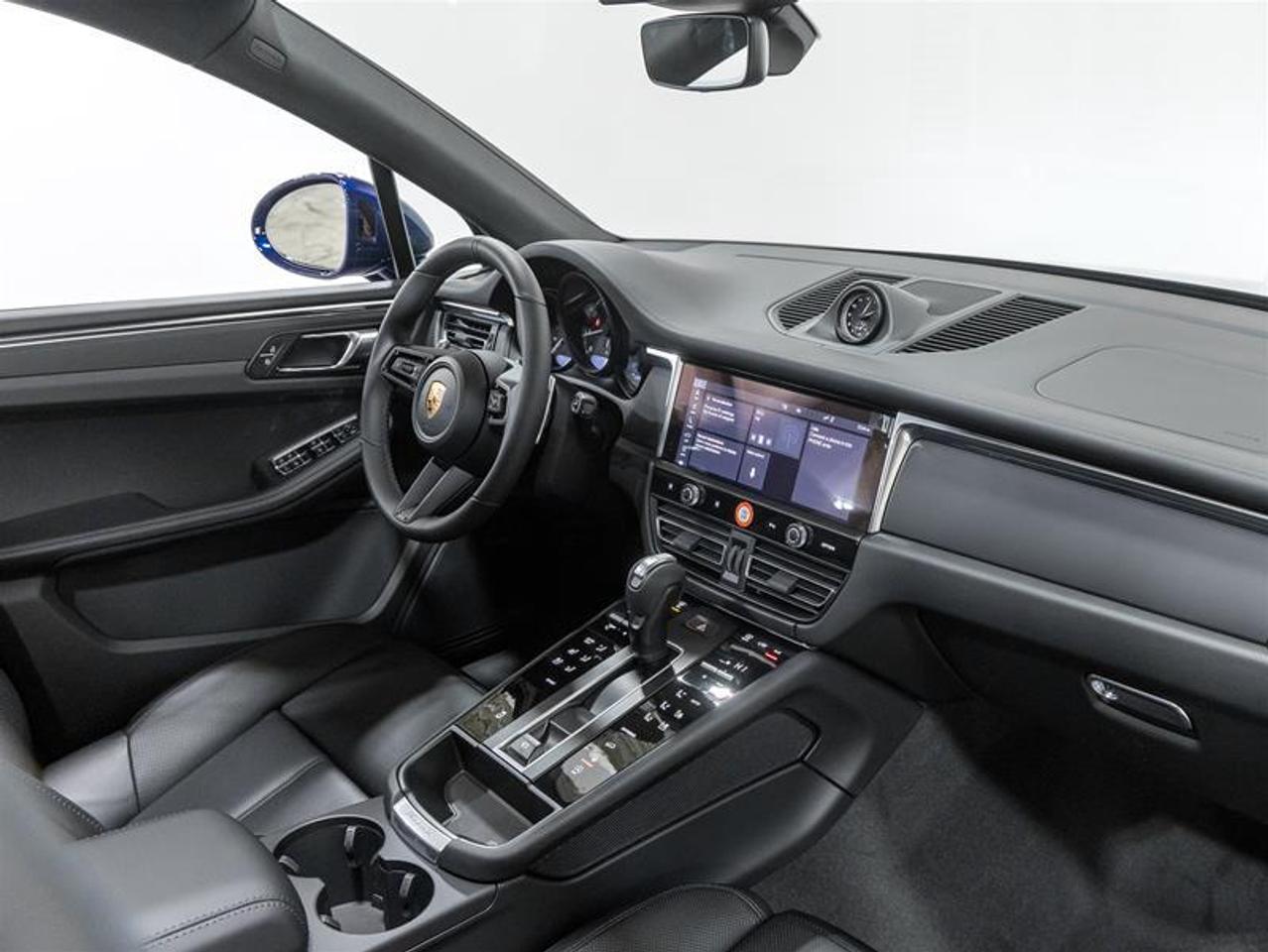 2026 Porsche Macan  Photo