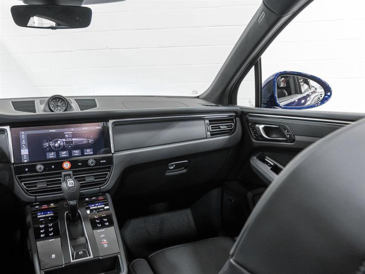 2026 Porsche Macan  Photo