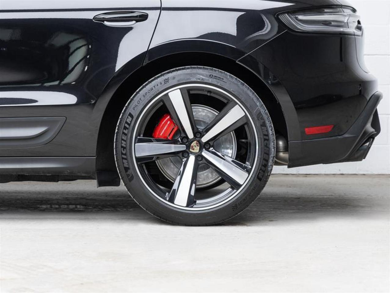 2023 Porsche Macan  Photo