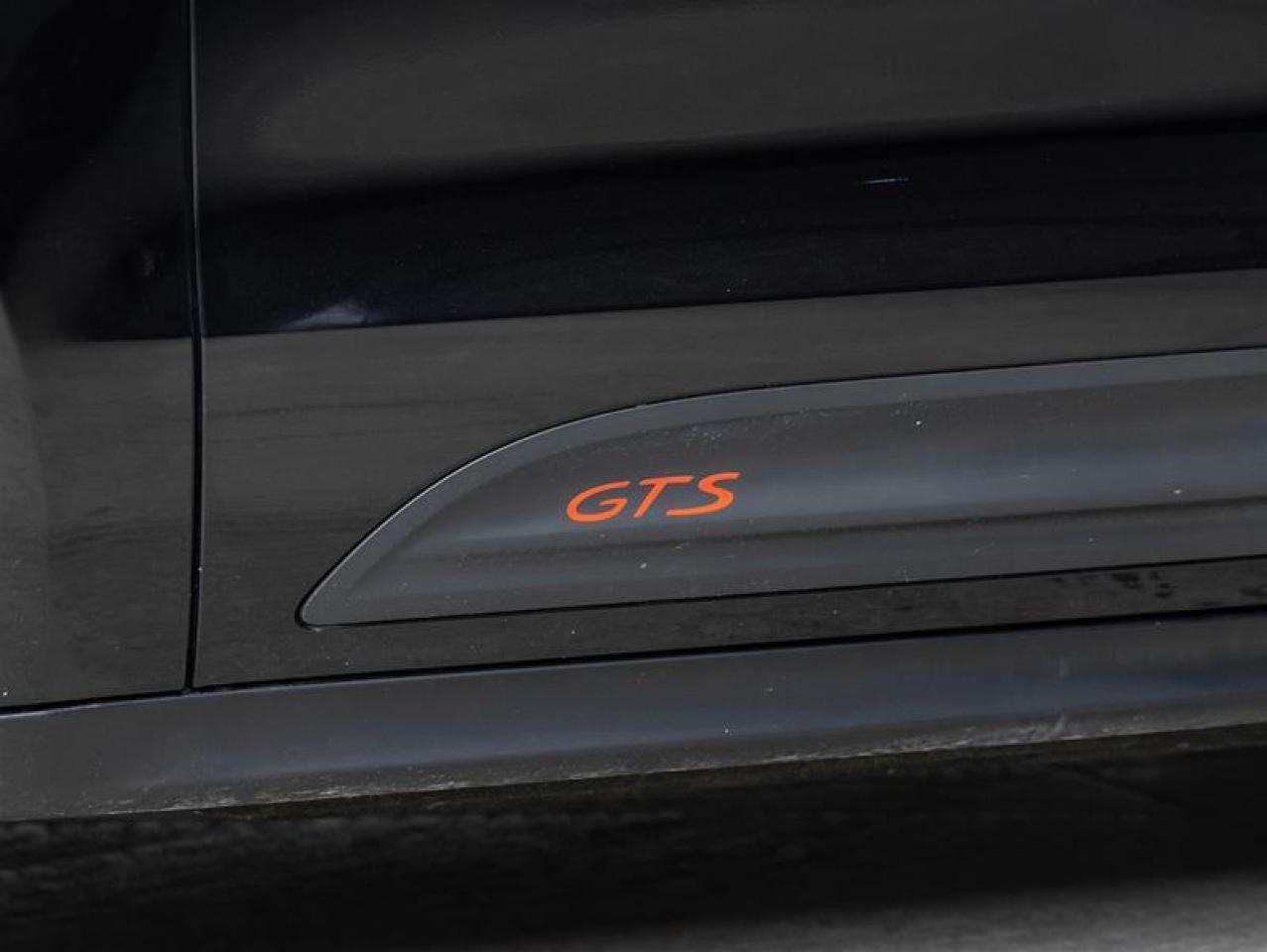 2023 Porsche Macan  Photo