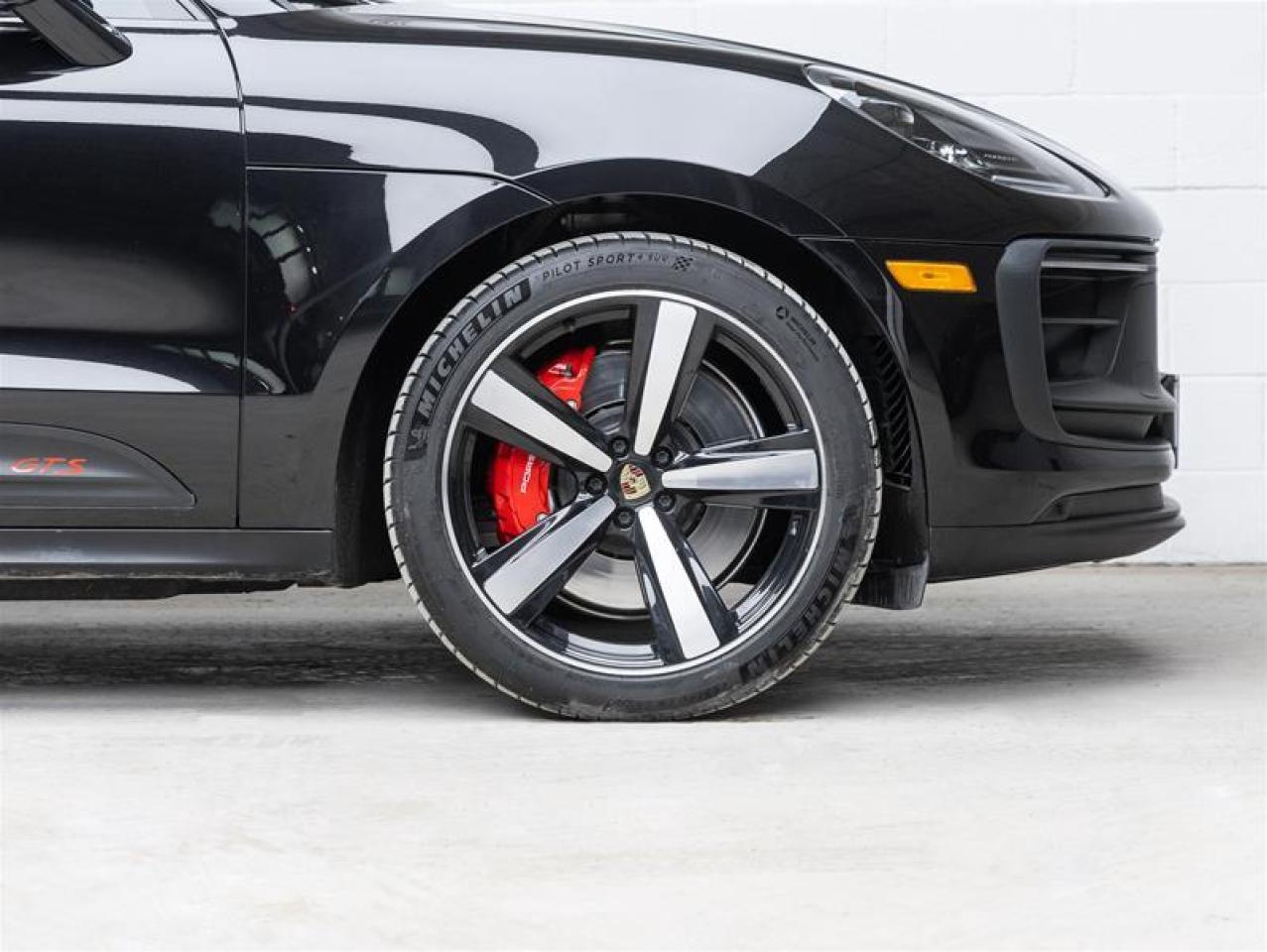 2023 Porsche Macan  Photo