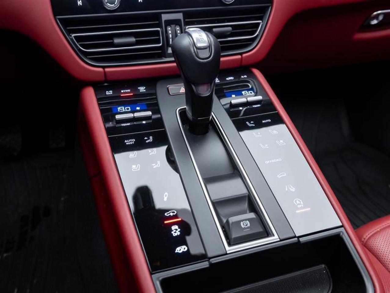 2023 Porsche Macan  Photo