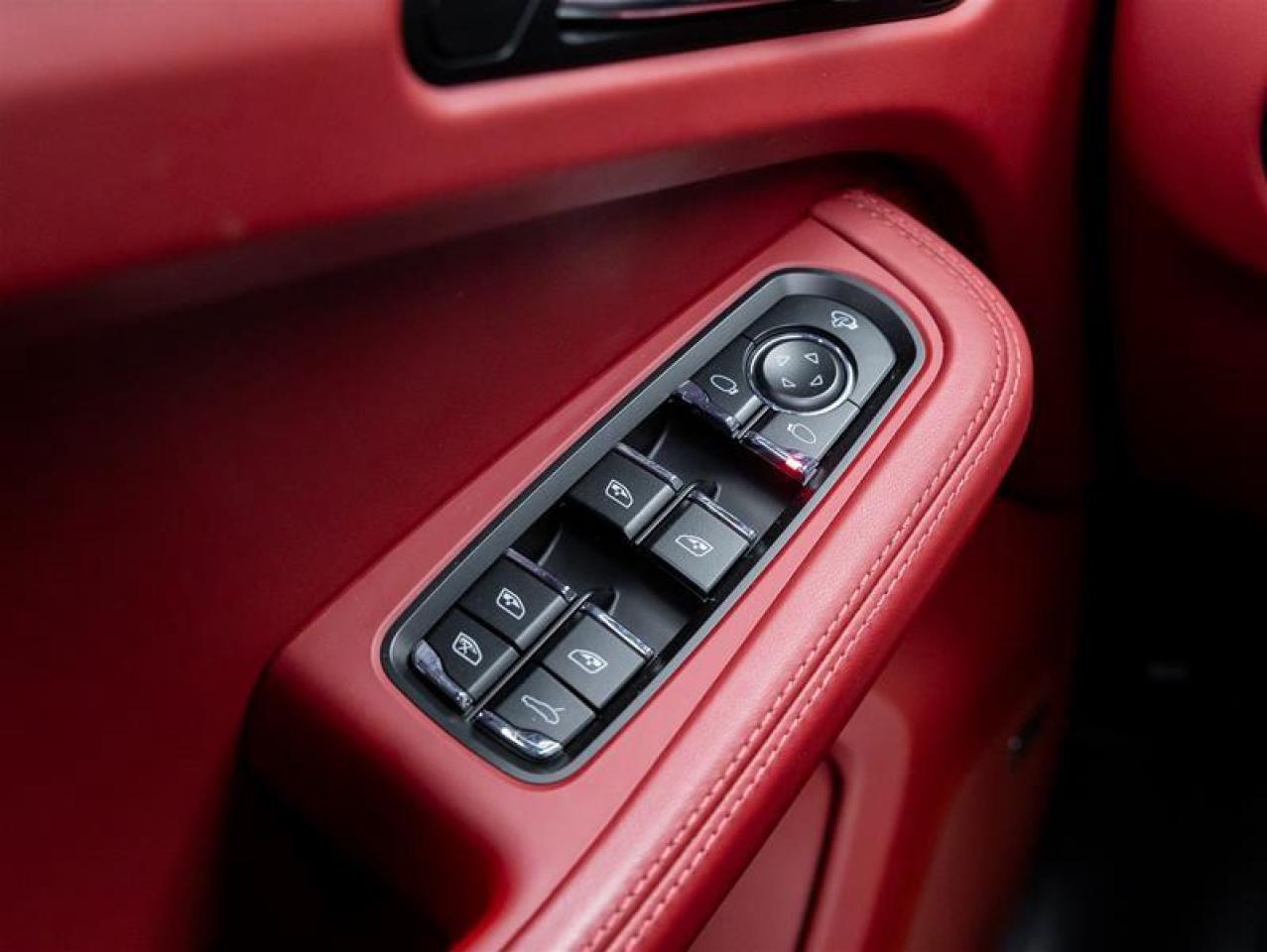 2023 Porsche Macan  Photo