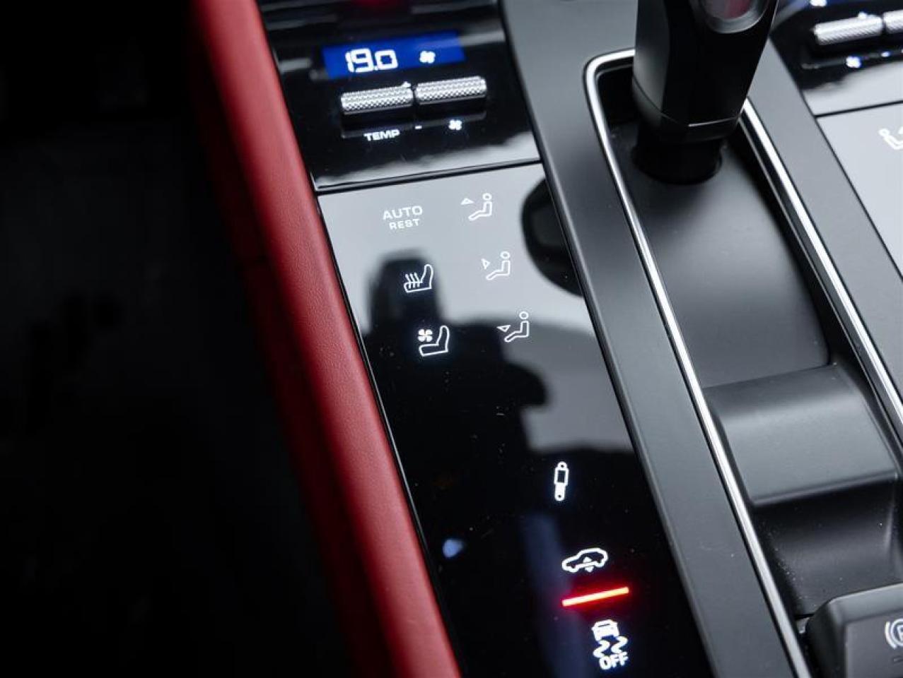 2023 Porsche Macan  Photo