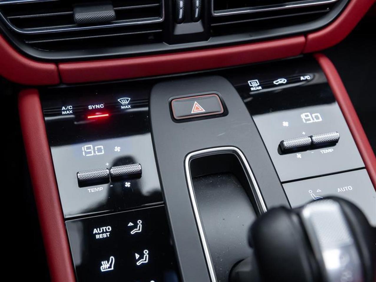 2023 Porsche Macan  Photo