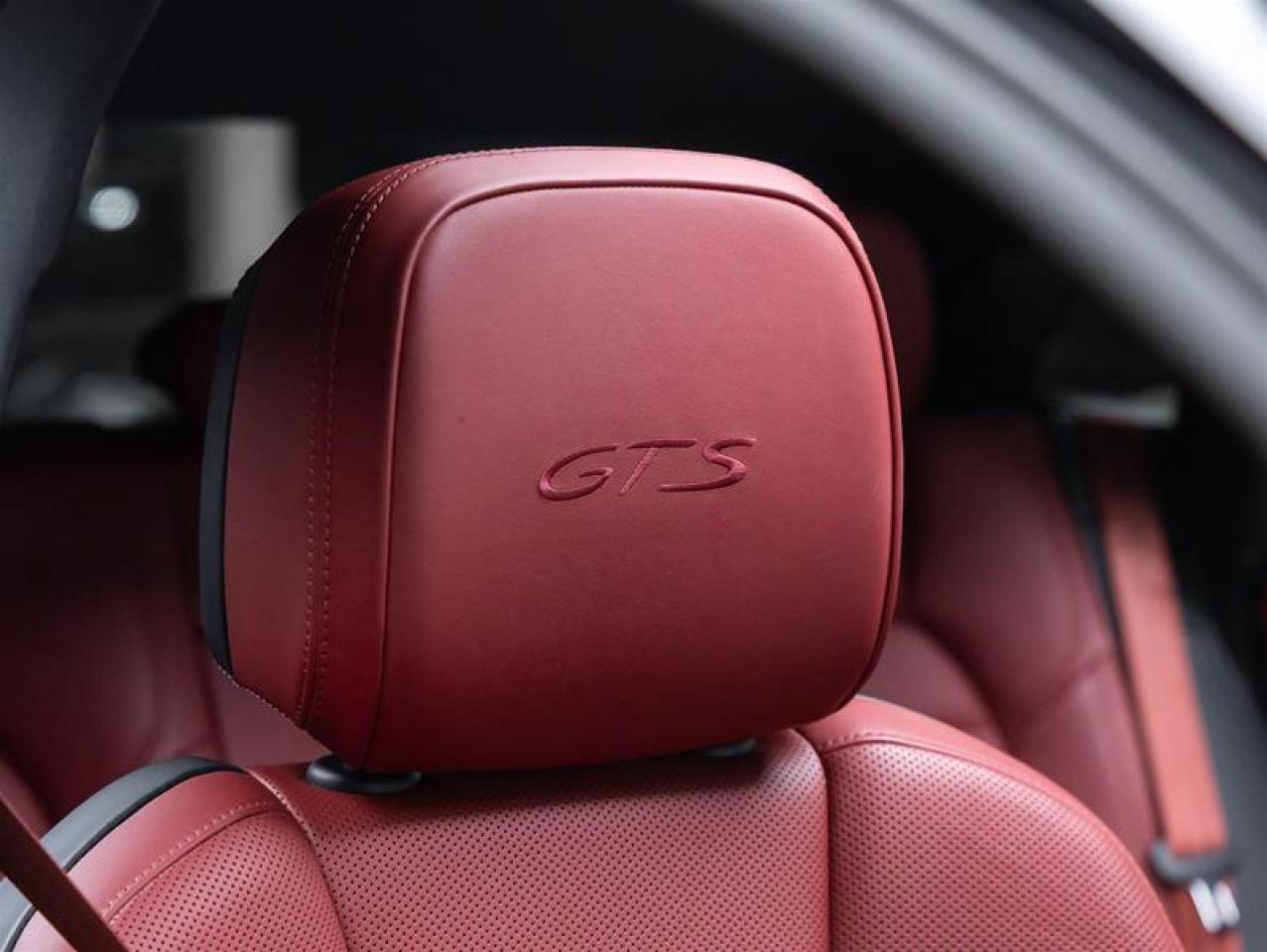 2023 Porsche Macan  Photo