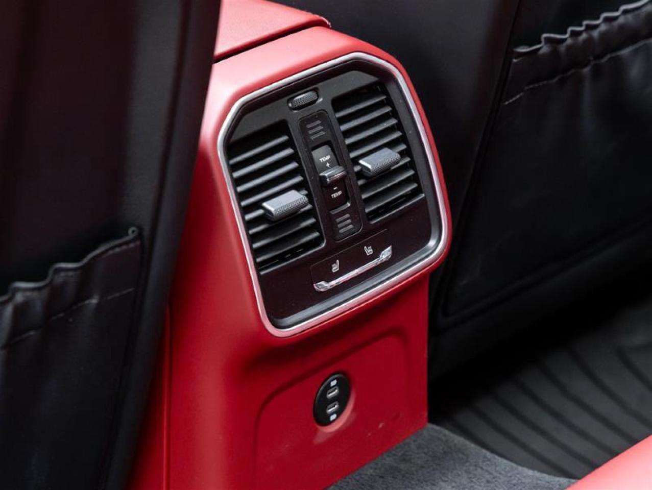 2023 Porsche Macan  Photo