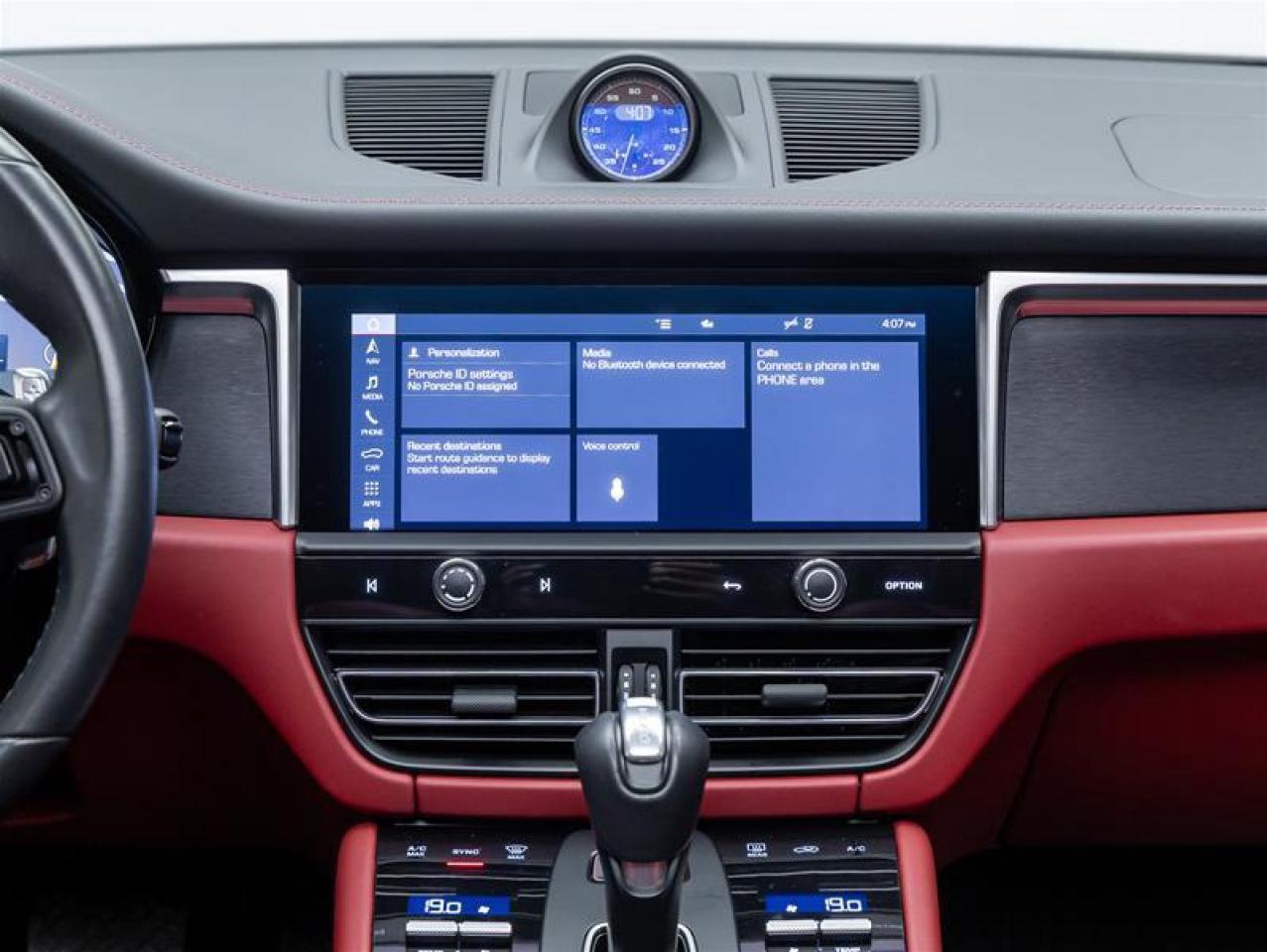 2023 Porsche Macan  Photo