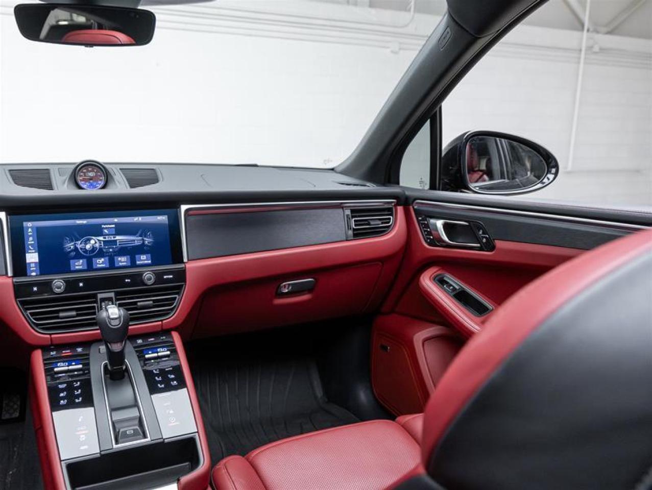 2023 Porsche Macan  Photo