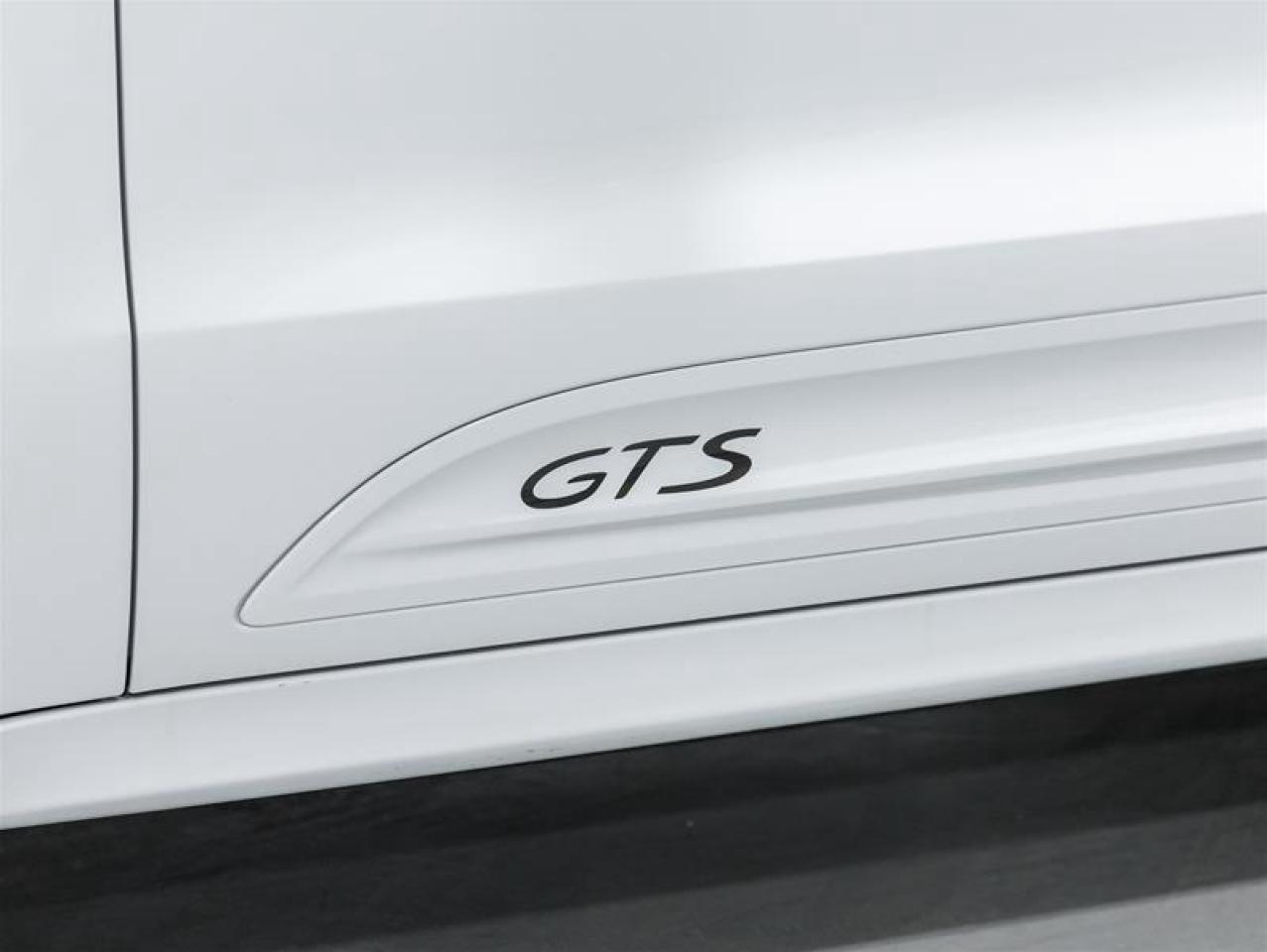 2026 Porsche Macan  Photo