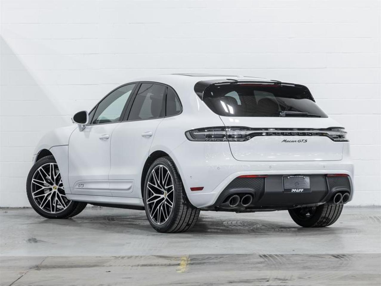 2026 Porsche Macan  Photo