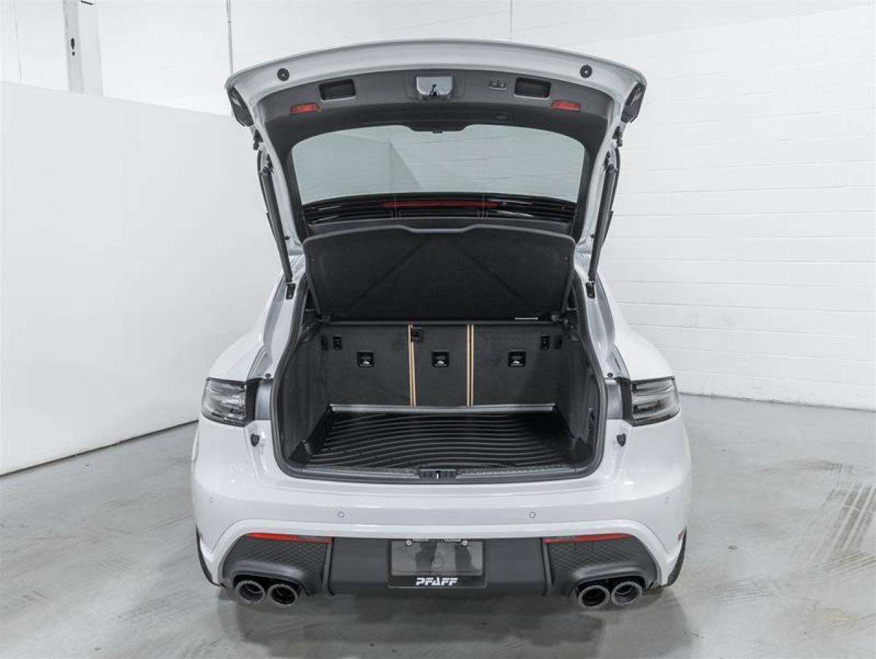 2026 Porsche Macan  Photo