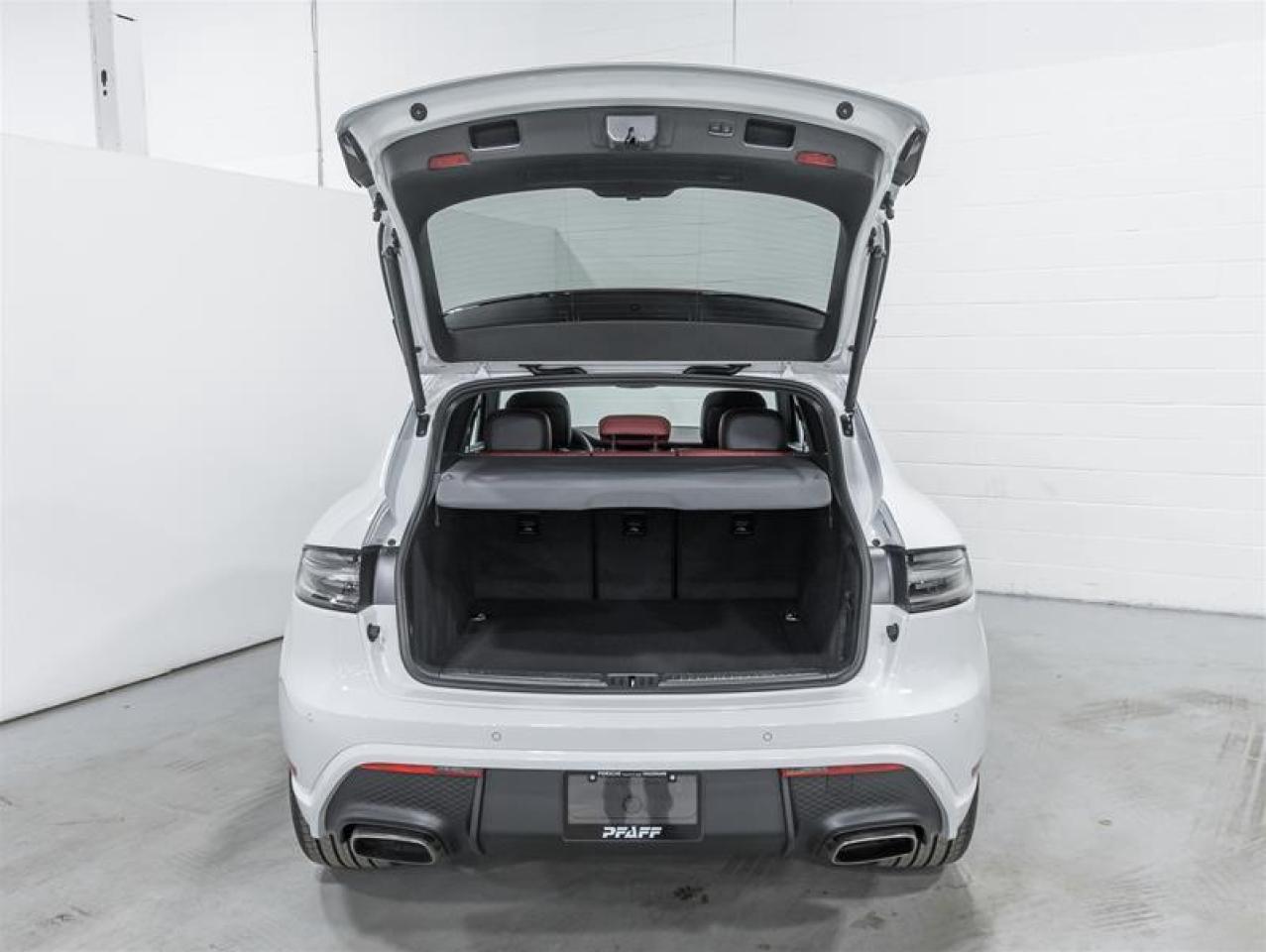 2026 Porsche Macan  Photo