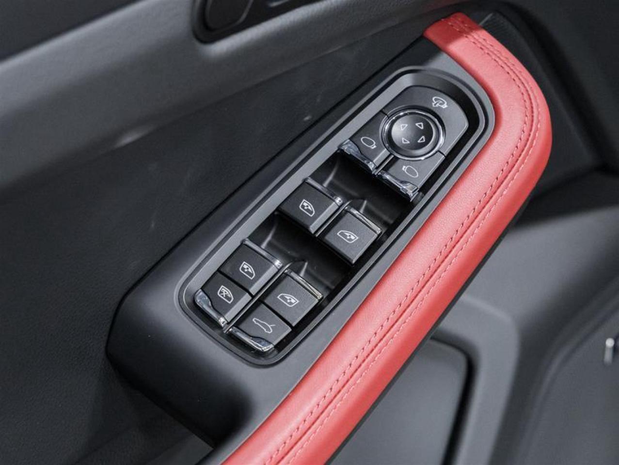 2026 Porsche Macan  Photo