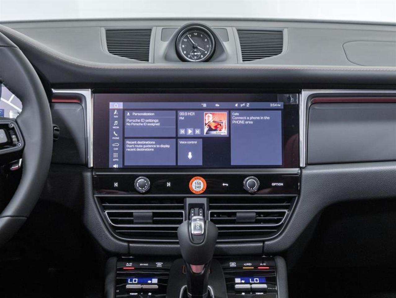 2026 Porsche Macan  Photo