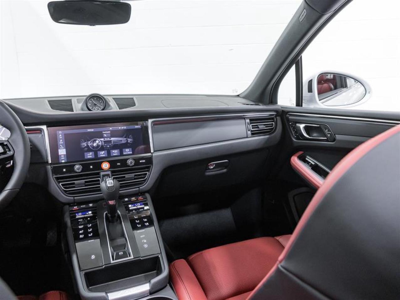 2026 Porsche Macan  Photo