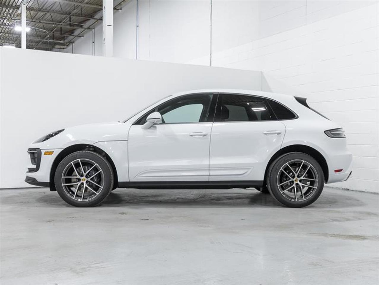 2026 Porsche Macan  Photo3