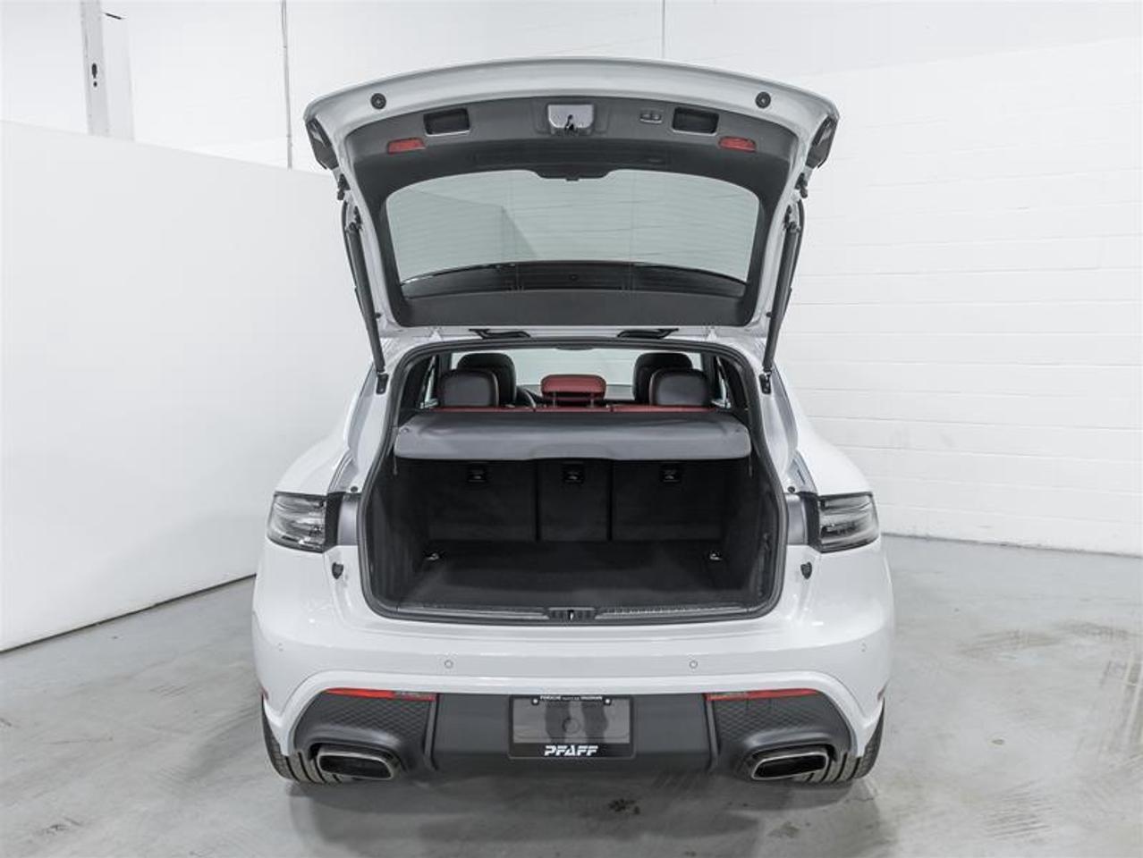2026 Porsche Macan  Photo