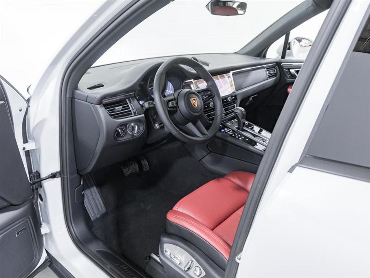 2026 Porsche Macan  Photo