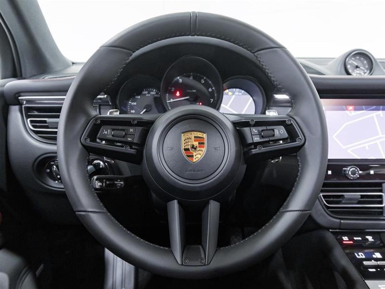 2026 Porsche Macan  Photo