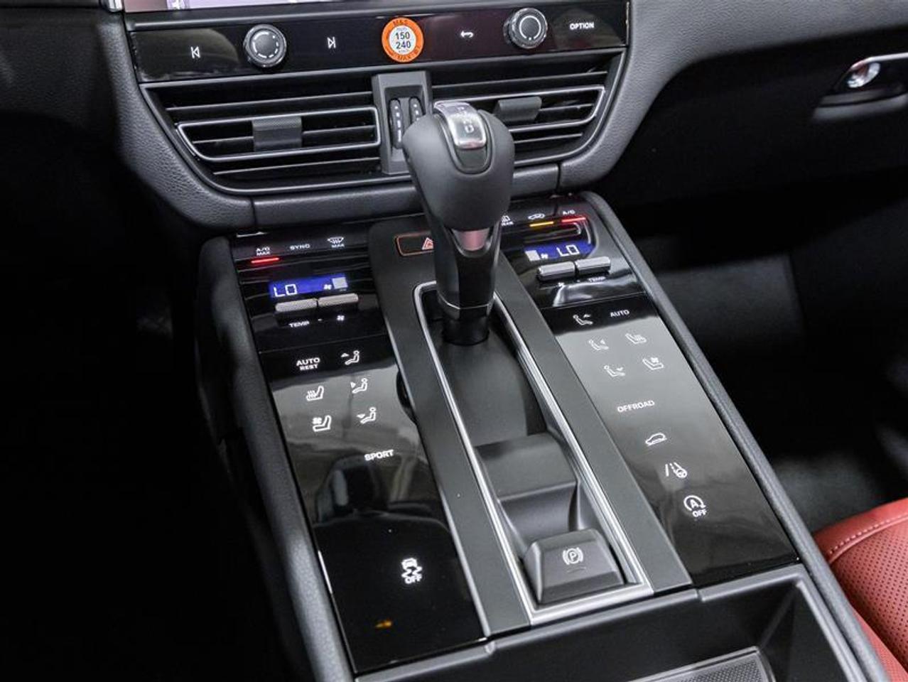 2026 Porsche Macan  Photo