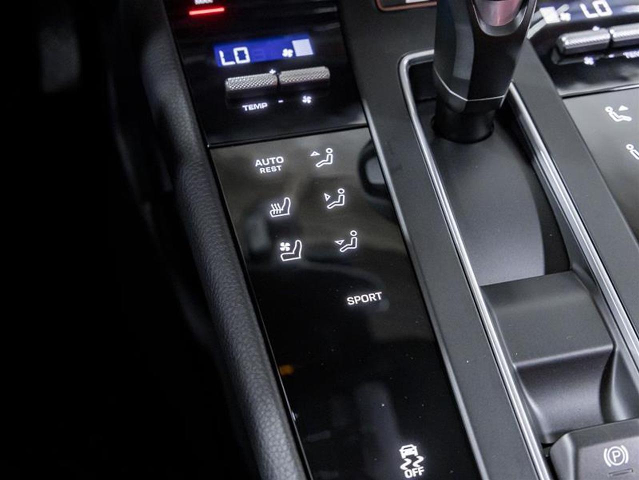 2026 Porsche Macan  Photo