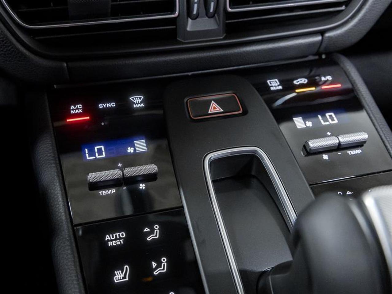 2026 Porsche Macan  Photo