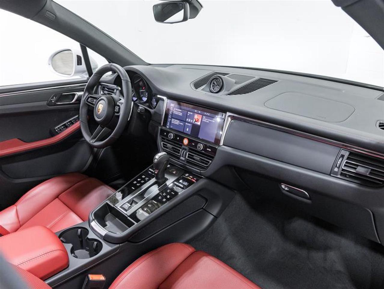 2026 Porsche Macan  Photo