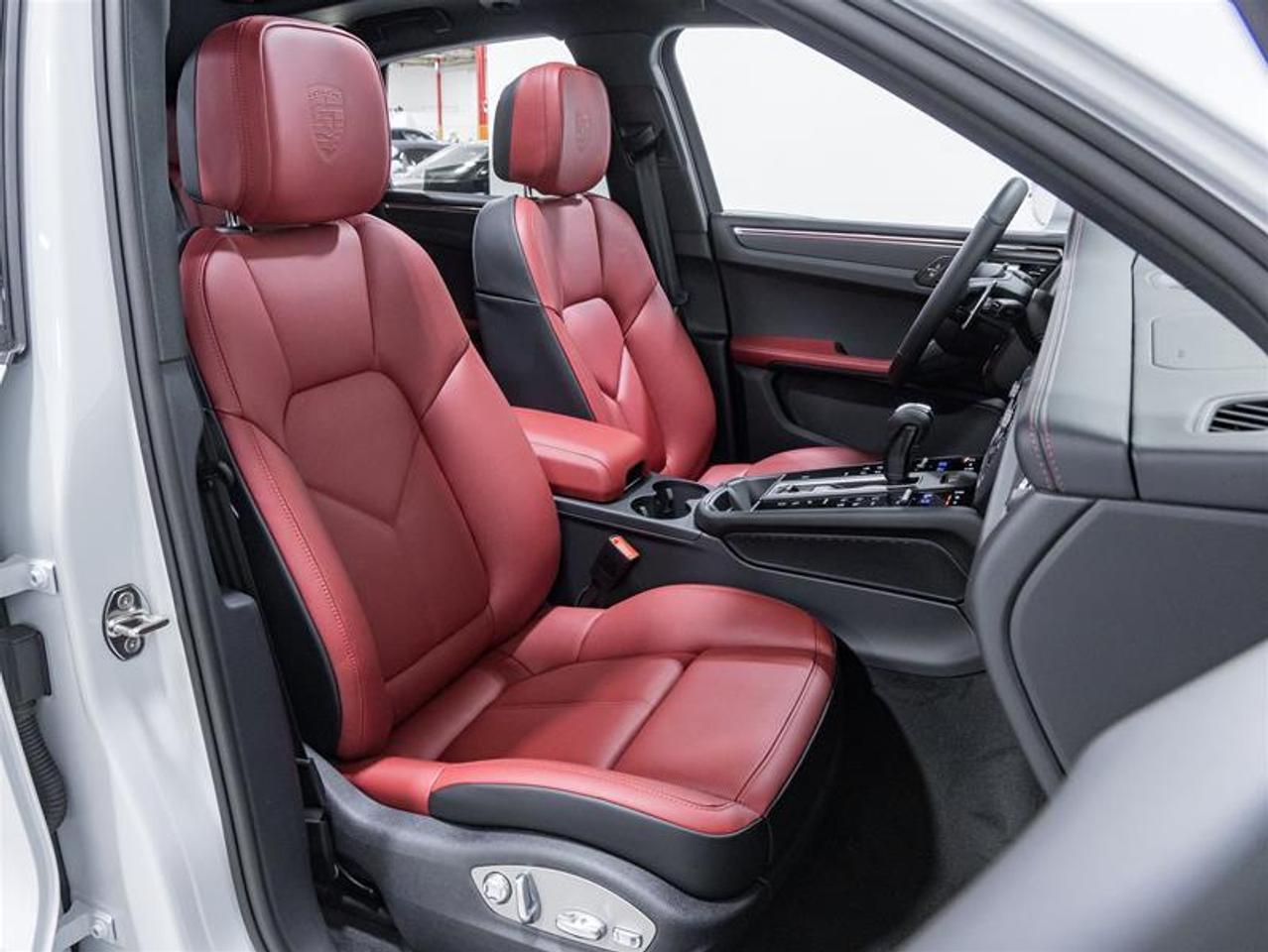 2026 Porsche Macan  Photo